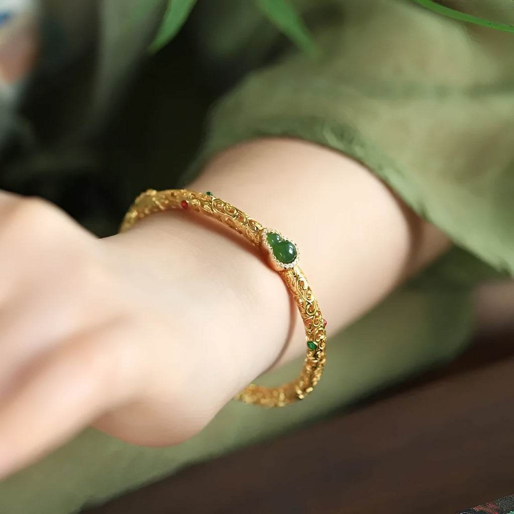 Retro women's bracelet with opening xiangyun gourd charm in gold-plated silk finish on copper base