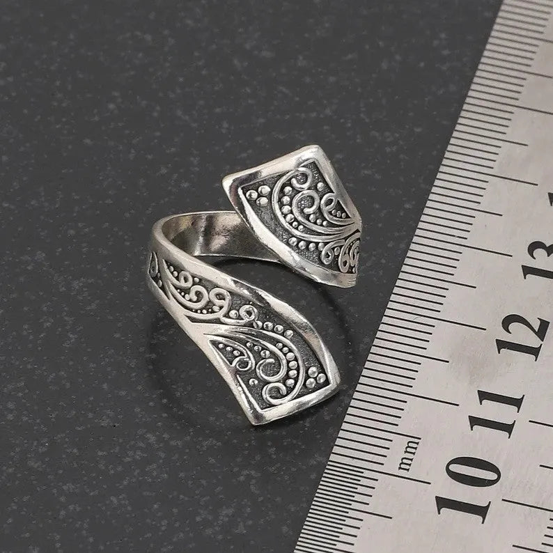 Silver colour adjustable opening retro women's ring with minimalist design on finger