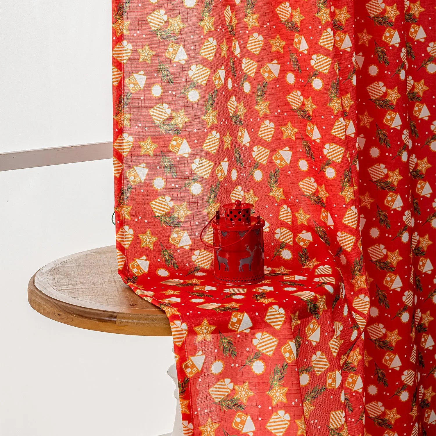 Red American-style cloth curtain with printed cartoon angels and snowmen, one metre wide.