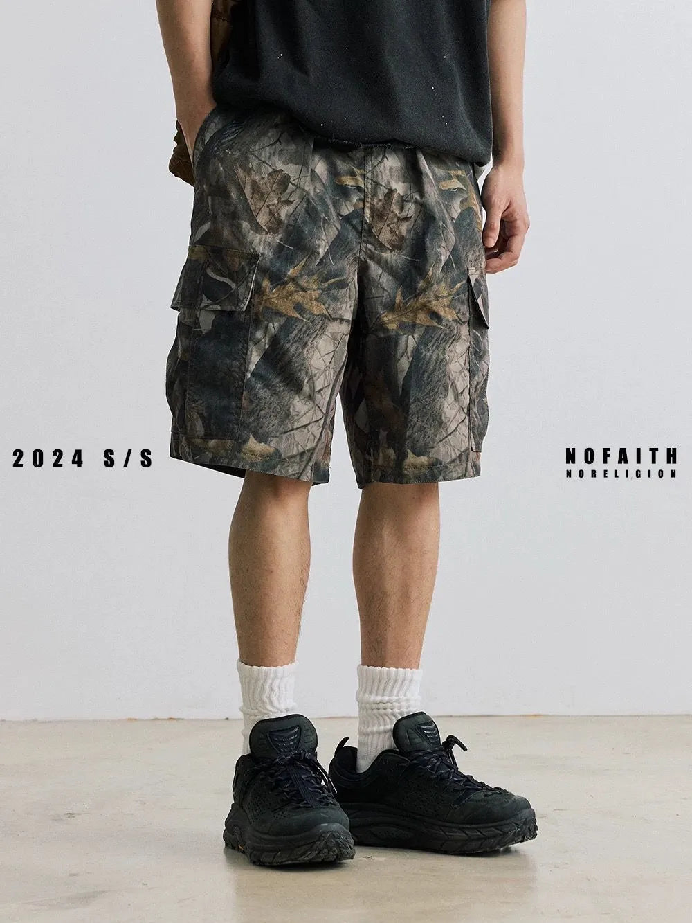 Men's loose straight-leg denim shorts with elastic waist in black or army green colour