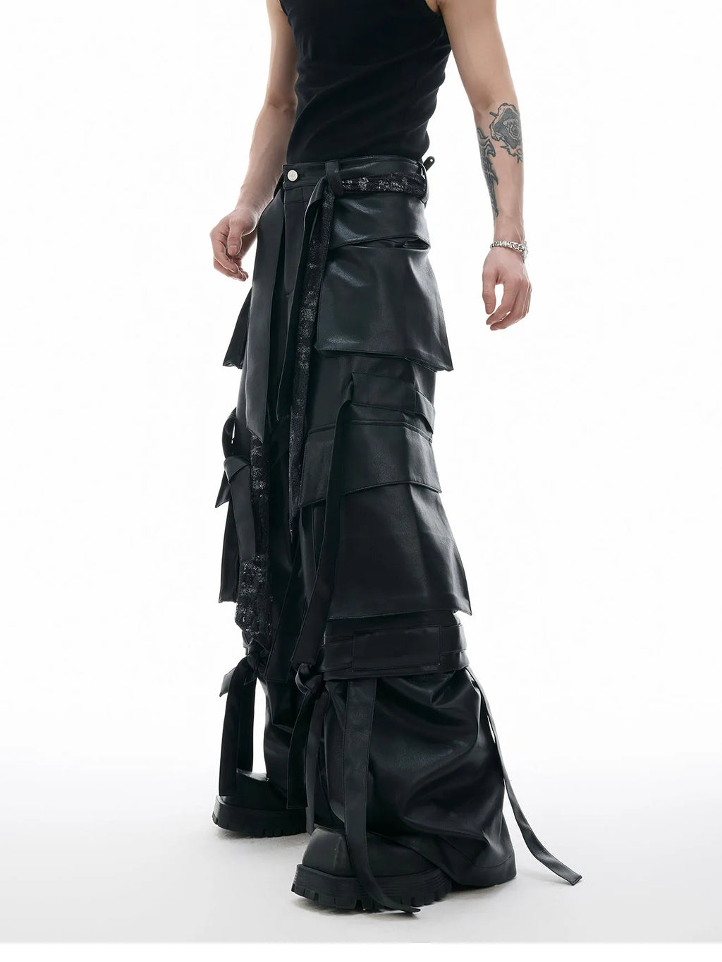 Black retro-style loose pants with multiple pockets and quilted stitching detail.