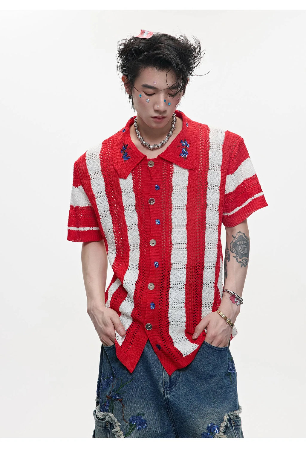 Men's retro striped knit shirt in loose fit with short sleeves and button decoration