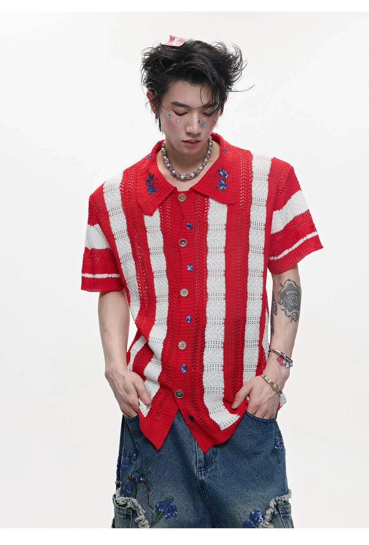 Men's retro striped knit shirt in loose fit with short sleeves and button decoration