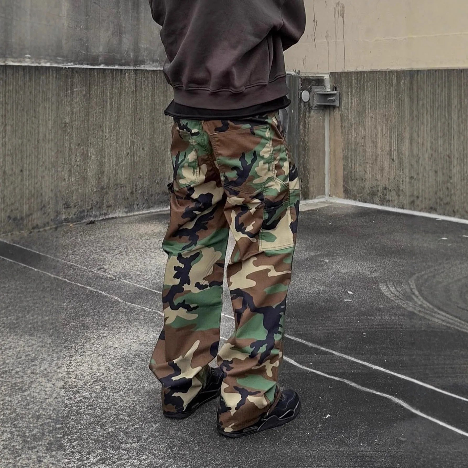 Men's loose camouflage workwear jeans in cotton denim, straight leg mid-waist with zip fly, green colour