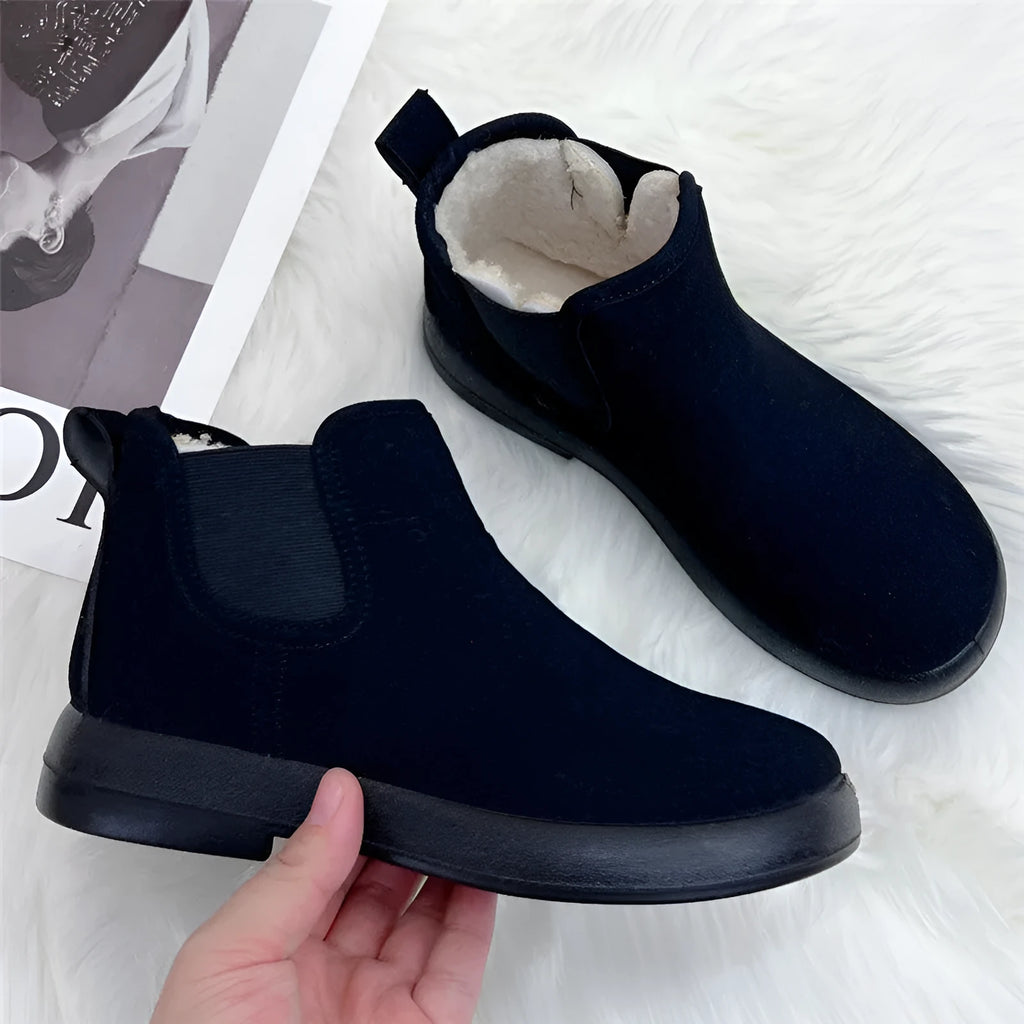 Women's flat ankle boots in suede with round toe, shown in black, brown or khaki, sizes 36-43.