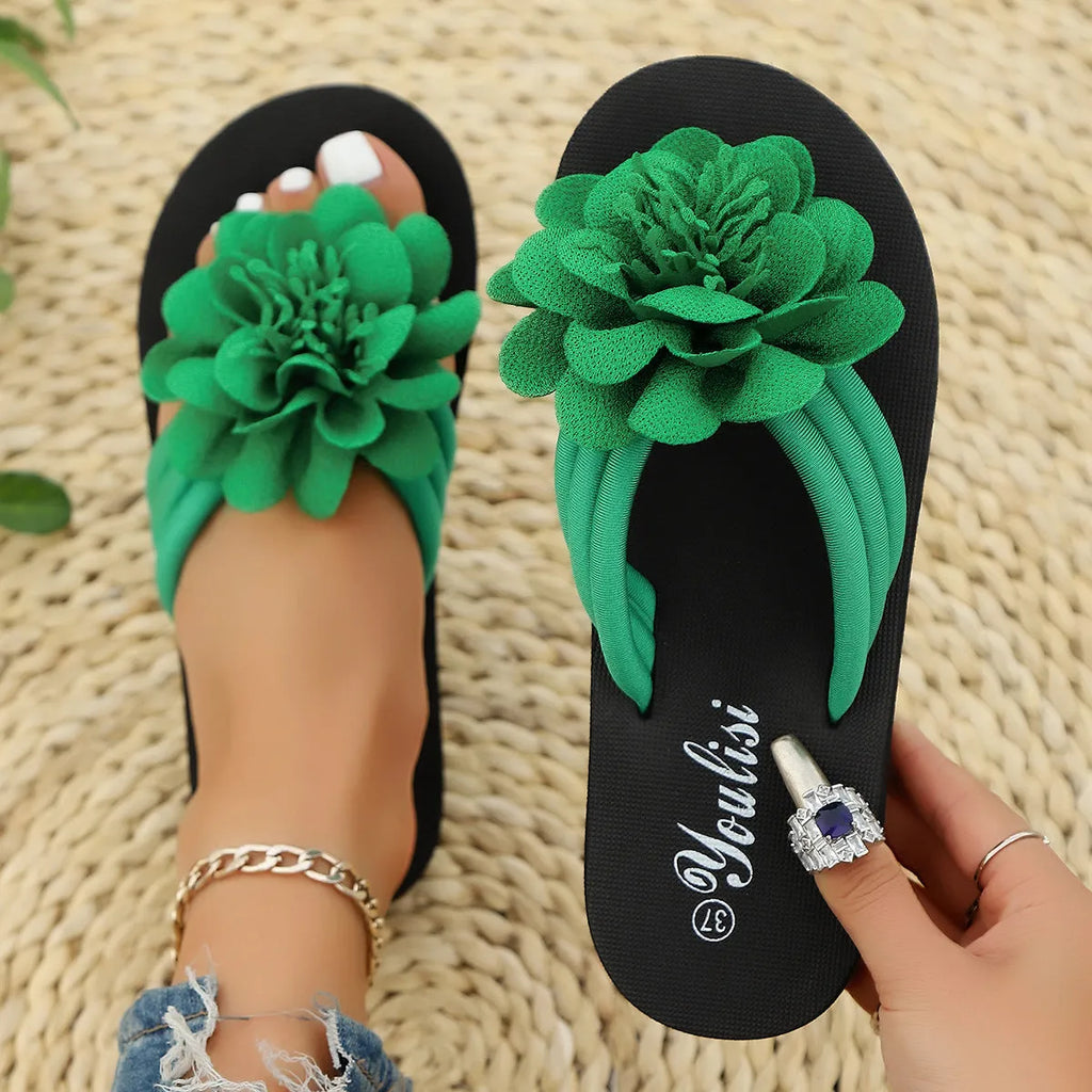 Solid-colour flower flip-flops with a lightweight EVA sole on a beige background.