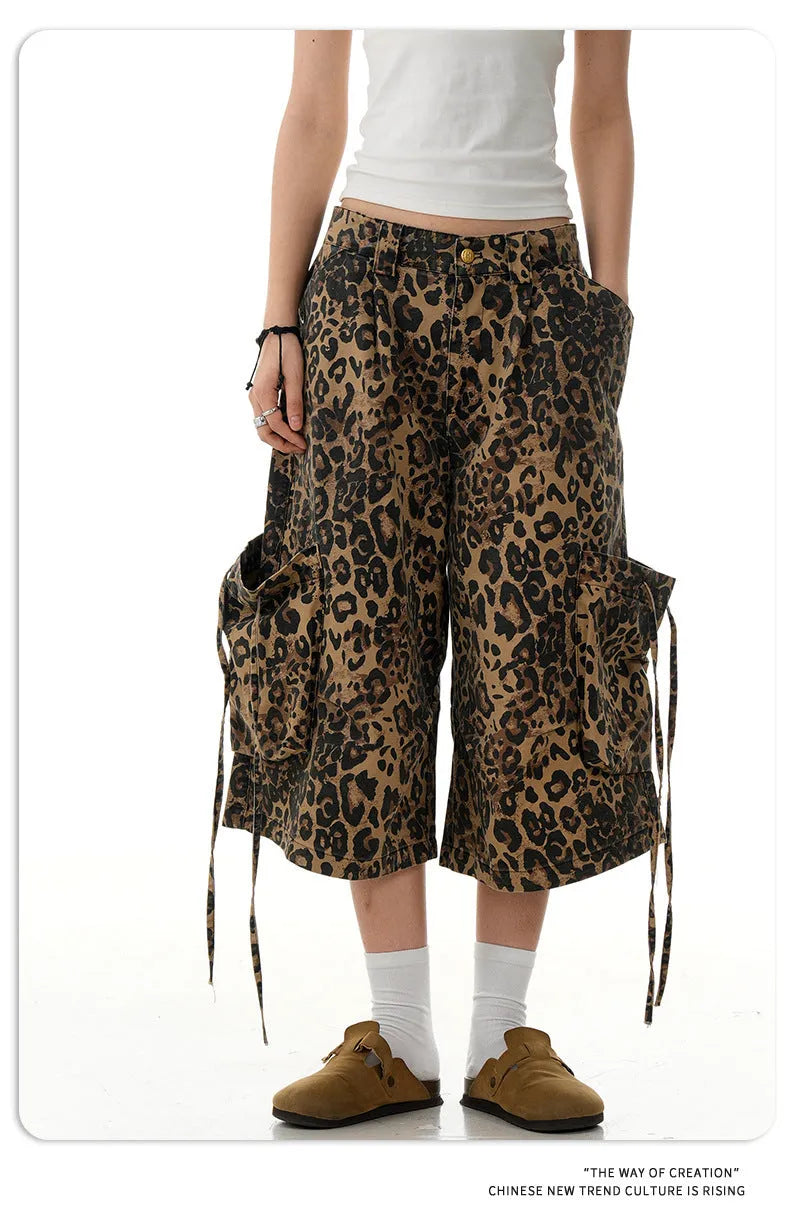 Women's leopard print cropped trousers with high waist and straight leg in cotton fabric