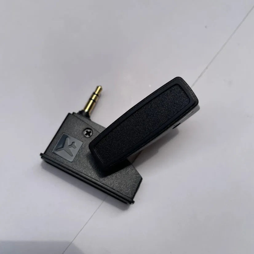Aircraft headphone plug noise reduction adapter for aviation audio with standard plug size