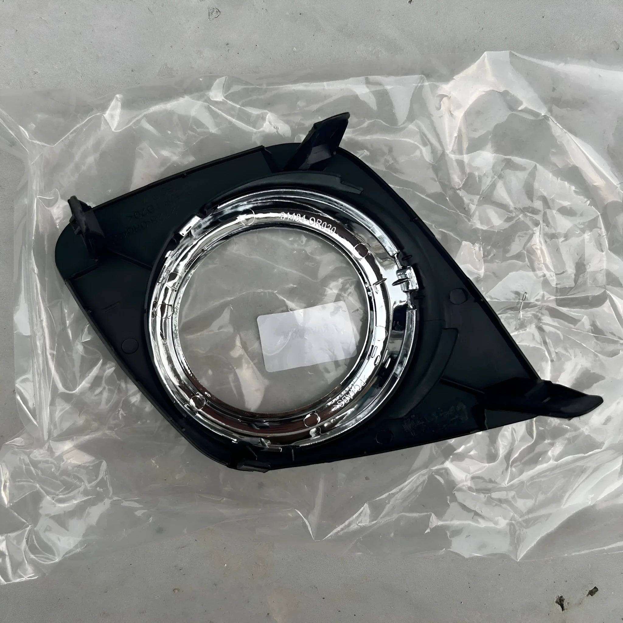 Black Toyota RAV4 front bumper anti-fog cover for small light decoration frame