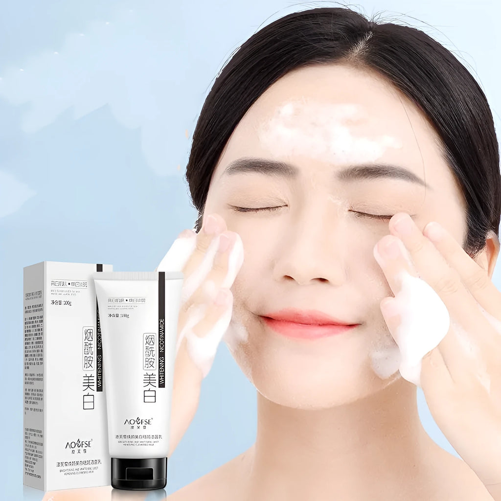White tube of 100ml whitening and freckle-removing facial cleanser for pore cleansing.