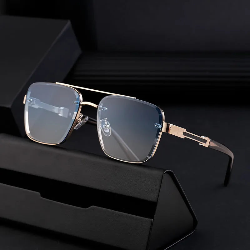 Men's vintage-style sunglasses with UV protection in gradient gold double gray colour with PC lenses