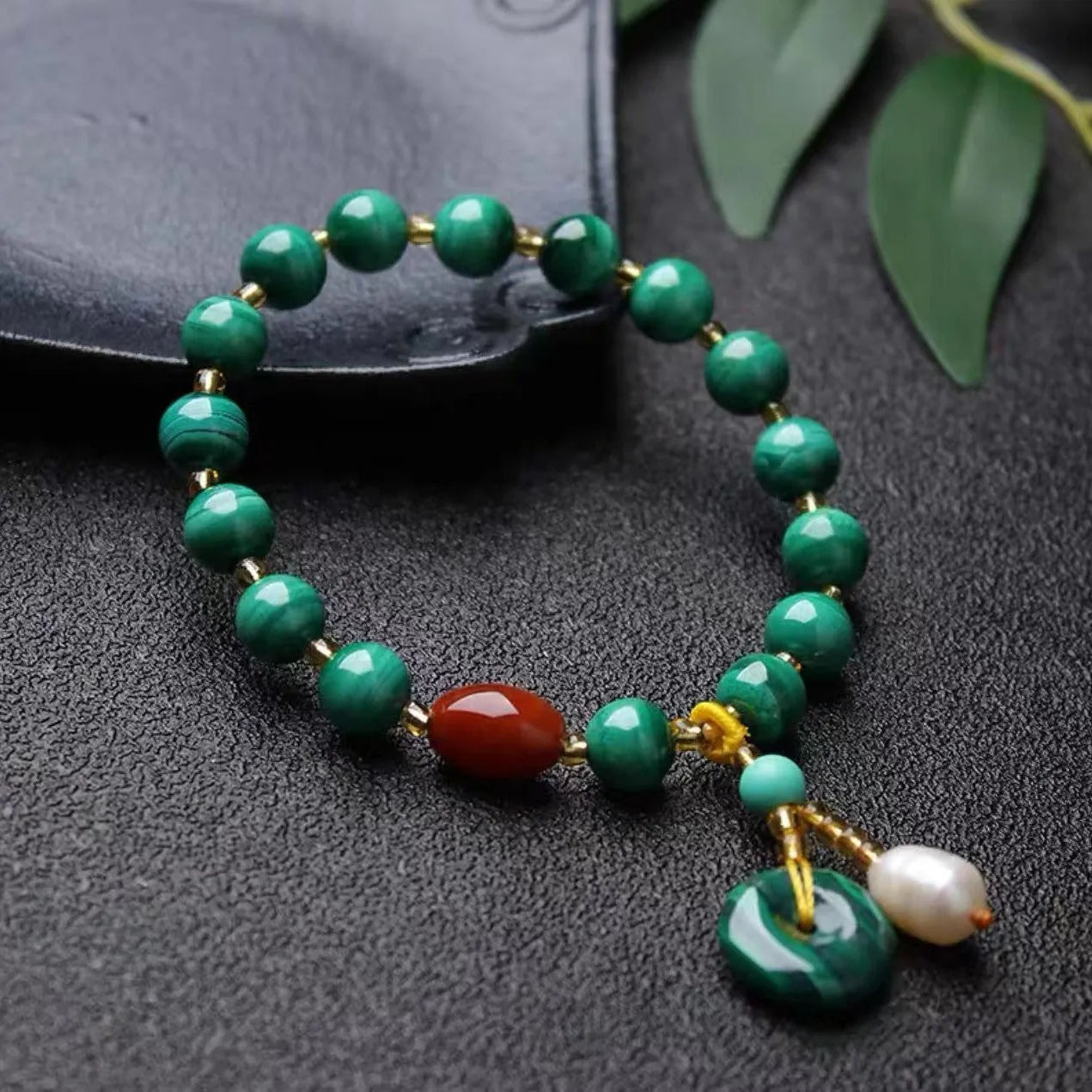 Natural green malachite and red agate stone bracelet with barrel-shaped beads