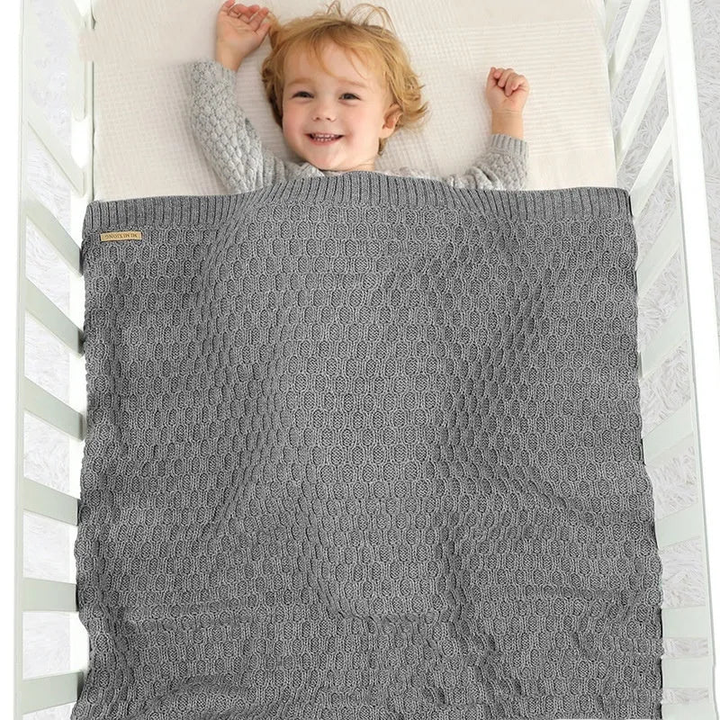 Solid colour infant hug blanket with three-dimensional lines texture showing 70×90cm dimensions
